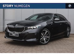 BMW 5-serie - 530e M Sport Automaat / Trekhaak / M Multifunctionele Stoelen / Bowers & Wilkins / Adaptie