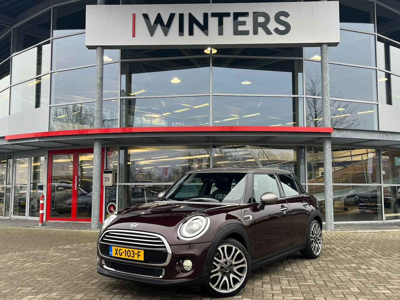 MINI Cooper - Mini 1.5 Chili | Schuif / Kanteldak | Stoelverwarming | Head-Up Display | Burgundy Edition - AutoWereld.nl