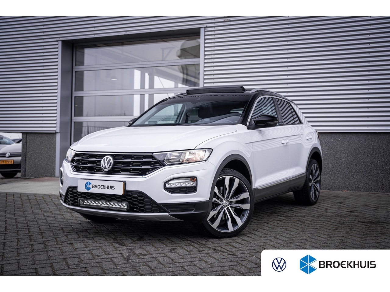 Volkswagen T-Roc - 1.0 TSI Style | Cruise control adaptief | DAB ontvanger | Elektrisch glazen panorama-dak - AutoWereld.nl