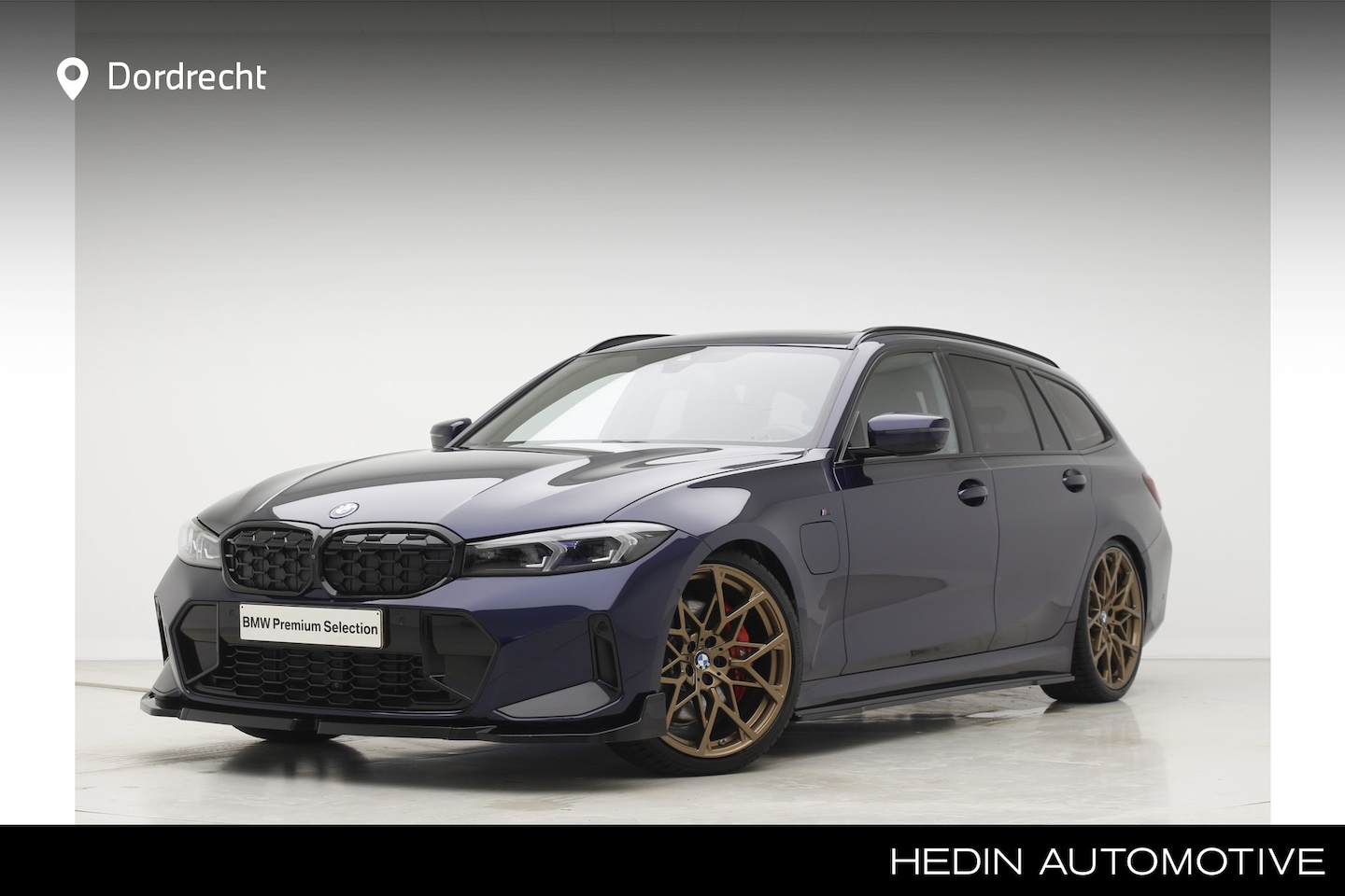 BMW 3-serie Touring - 330e xDrive M-Sport Pro | 20" | Panorama | Memory | Leder | M-Sportstoelen | Verlaagd | M3 - AutoWereld.nl