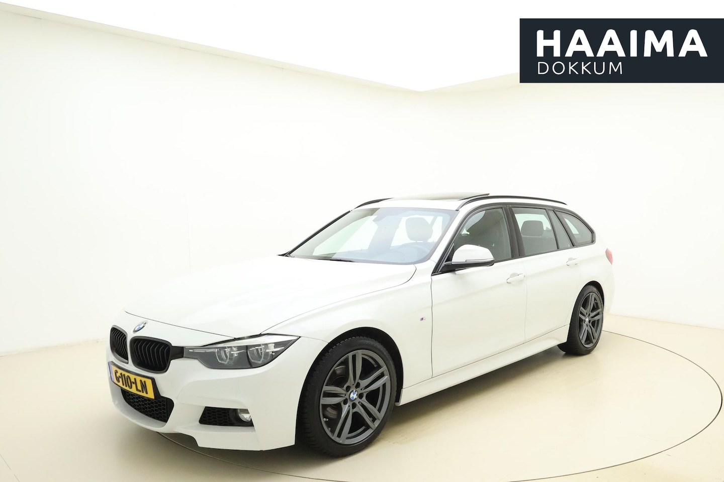 BMW 3-serie Touring - 318i M Sport Corporate Lease | Panoramadak | Stoelverwarming | M-pakket | Lederen sportsto - AutoWereld.nl