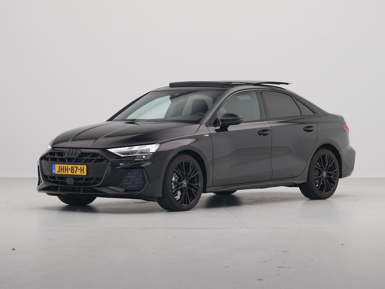 Audi A3 Limousine - 30 TFSI S edition 30 TFSI S edition - AutoWereld.nl