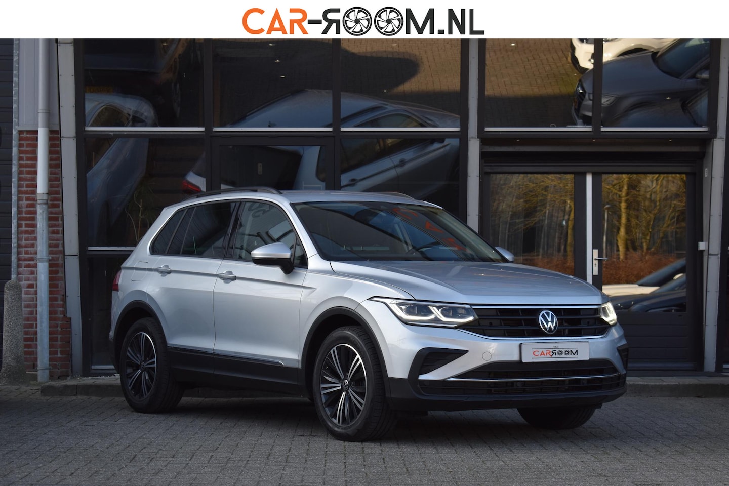 Volkswagen Tiguan - 1.5 TSI Life Business Camera ACC Keyless IQ.LIGHT - AutoWereld.nl