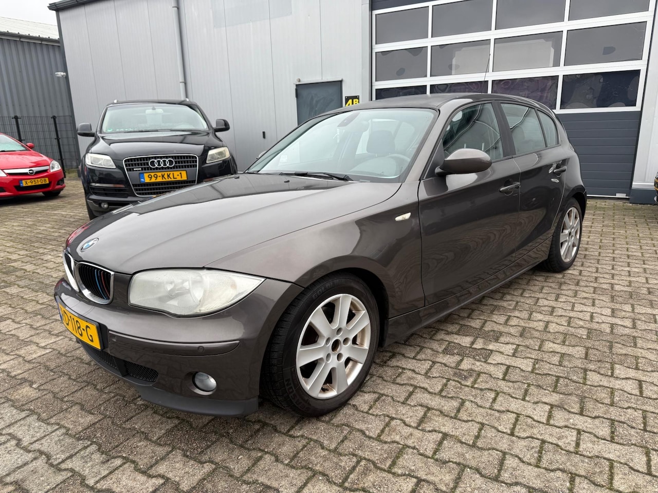 BMW 1-serie - 116i 5-Deurs 2005 Bruin Airco Stoelverwarming - AutoWereld.nl
