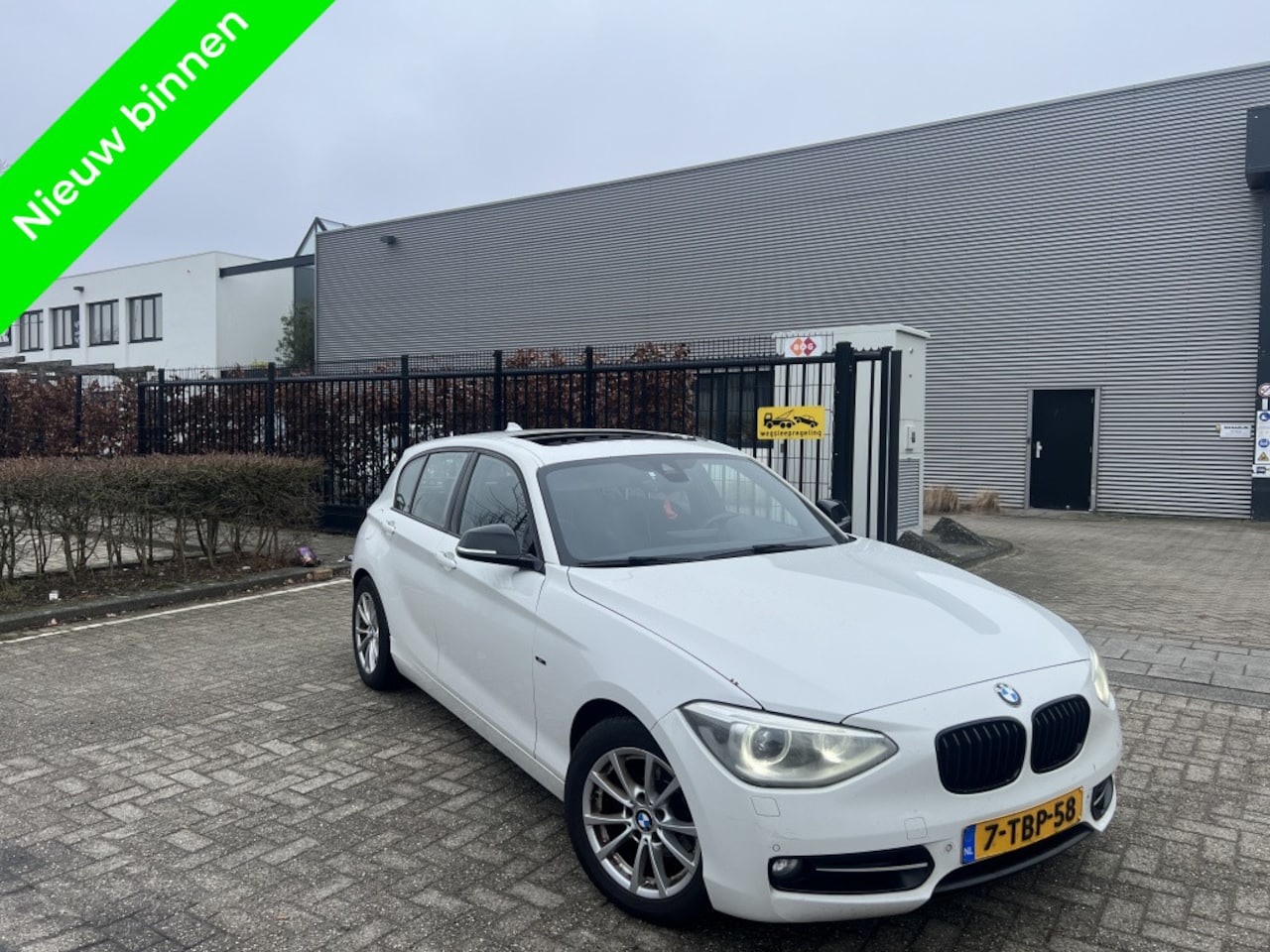 BMW 1-serie - 118d Business/Sport Stoelverwarming/Pano Automaat - AutoWereld.nl