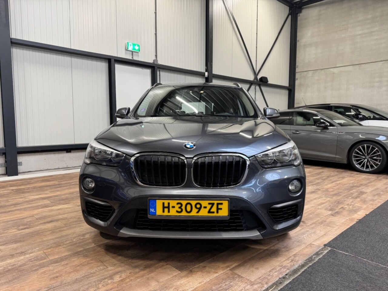 BMW X1 - sDrive 18i Centennial Executive / AUTOMAAT / NAVI / PDC / - AutoWereld.nl