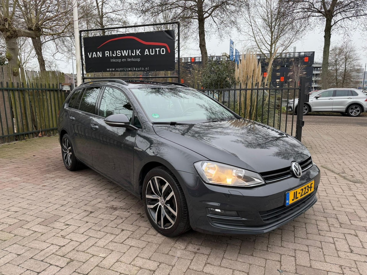 Volkswagen Golf Variant - 1.6 TDI Highline Pano Navi Clima Pdc Trekh Stoelverw - AutoWereld.nl