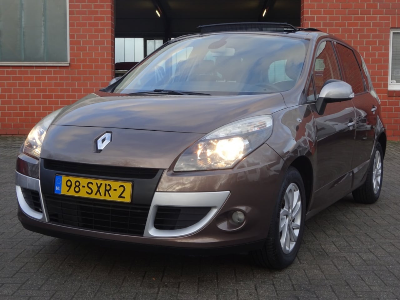Renault Scénic - 1.6 Parisienne E85 1.6 Parisienne E85 - AutoWereld.nl