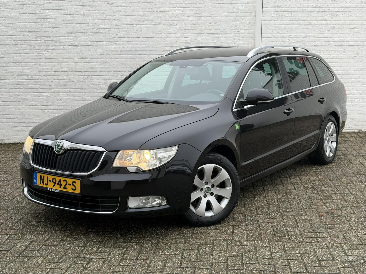 Skoda Superb Combi - 1.6 TDI Cruise Clima Mem Seats Trekhaak Navi - AutoWereld.nl
