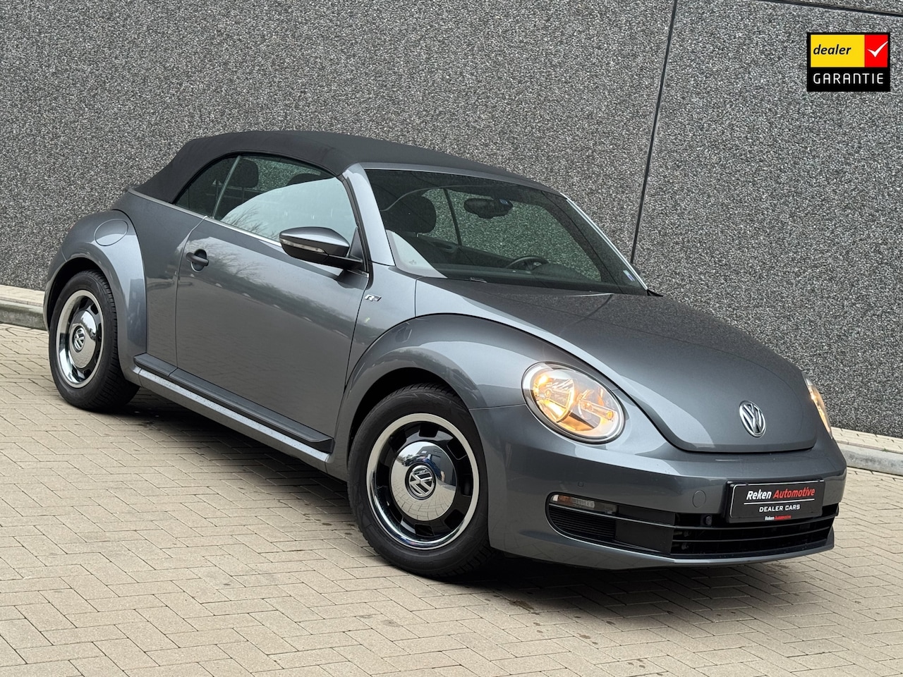 Volkswagen Beetle Cabriolet - 1.2 TSI R-line Retro 105PK Cruise - AutoWereld.nl