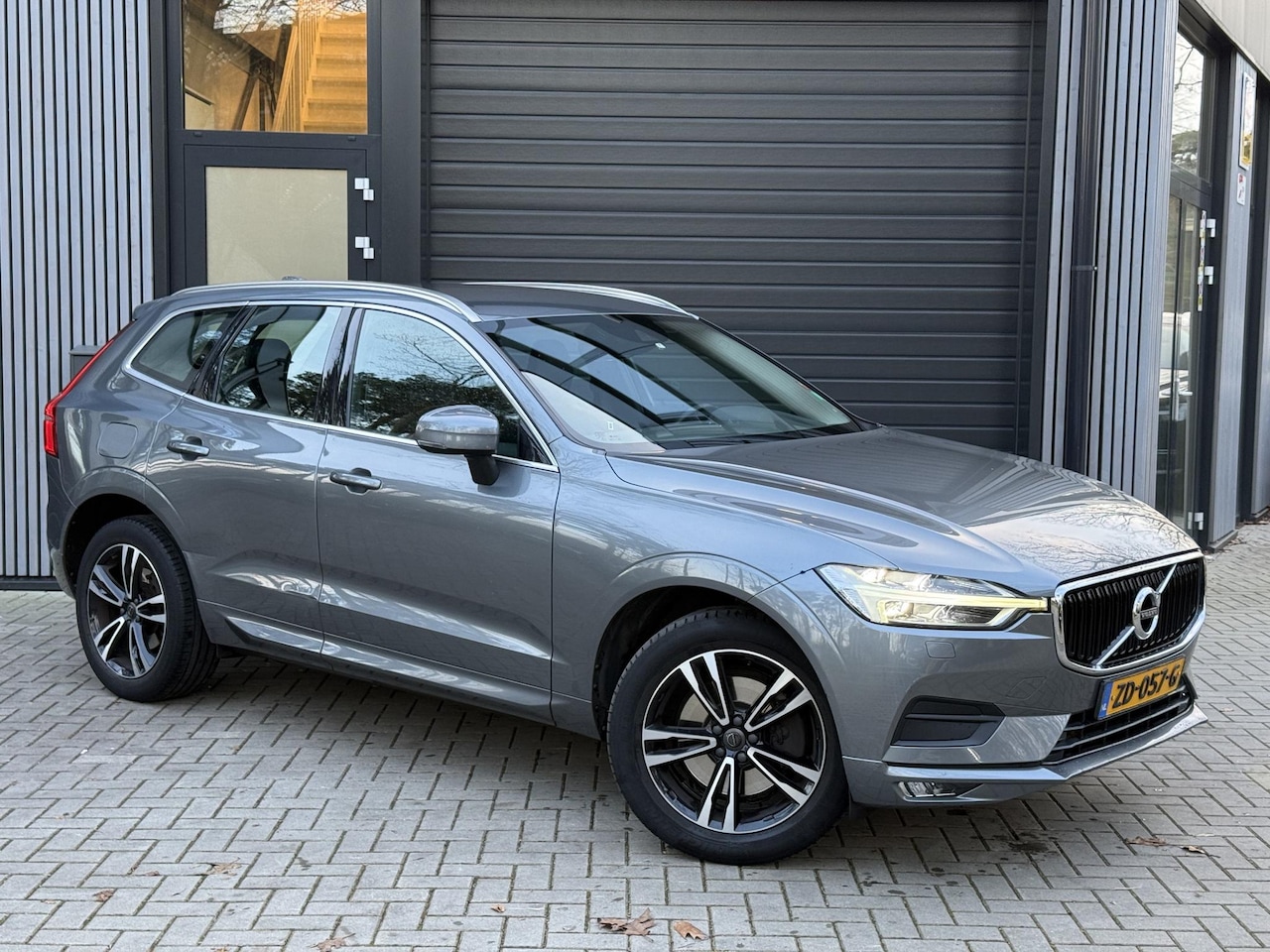 Volvo XC60 - 2.0 T5 Momentum 2.0 T5 Momentum - AutoWereld.nl