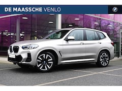 BMW iX3 - Executive / Sportstoelen / Achteruitrijcamera / Adaptief onderstel / Adaptieve LED / Drivi