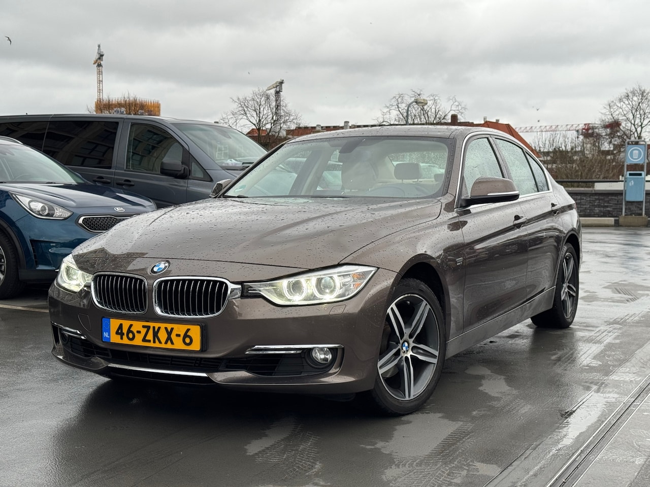 BMW 3-serie - 320i High Executive CarPlay Leer Cruise Nieuw APK em Beurt - AutoWereld.nl