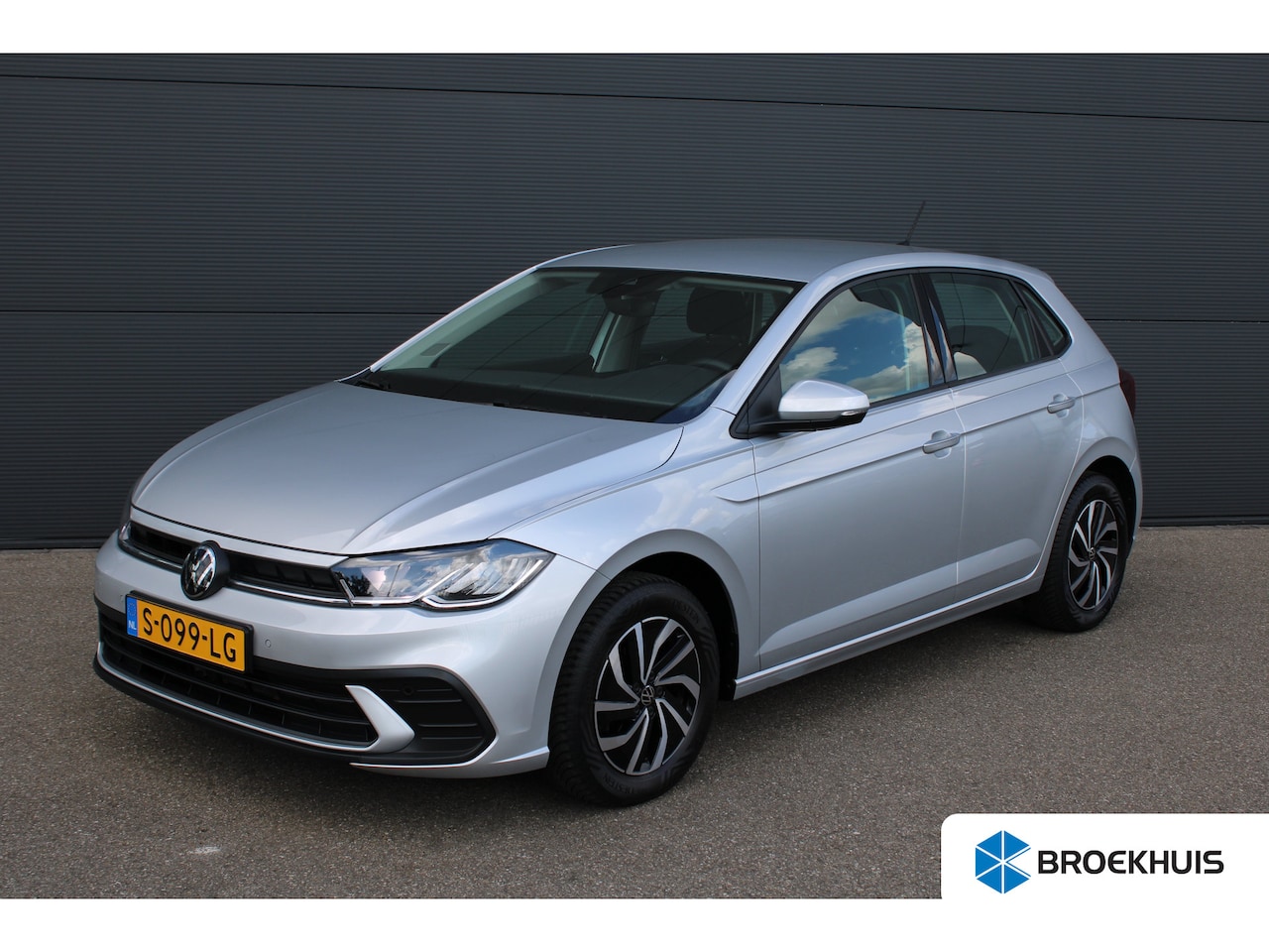 Volkswagen Polo - 1.0 TSI Life | Achterbank in delen neerklapbaar | Airco | Alarm klasse 1(startblokkering) - AutoWereld.nl