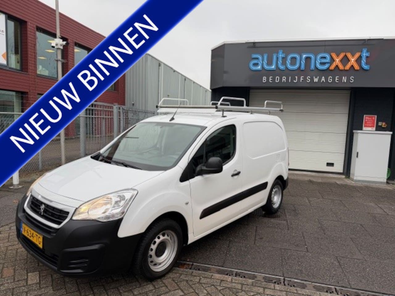 Peugeot Partner - 120 1.6 BlueHDi 75 L1 Premium AIRCO I NAVI I TREKHAAK I IMPERIAAL I 1e EIGENAAR I COMPLETE - AutoWereld.nl