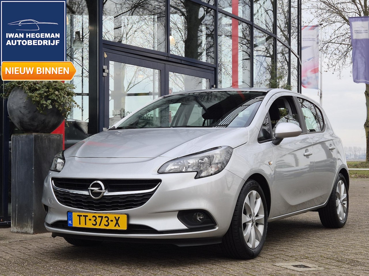 Opel Corsa - 1.4 Favourite | Navigatie | Airco | Apple Carplay | Parkeersensoren | Cruise Control | Lic - AutoWereld.nl