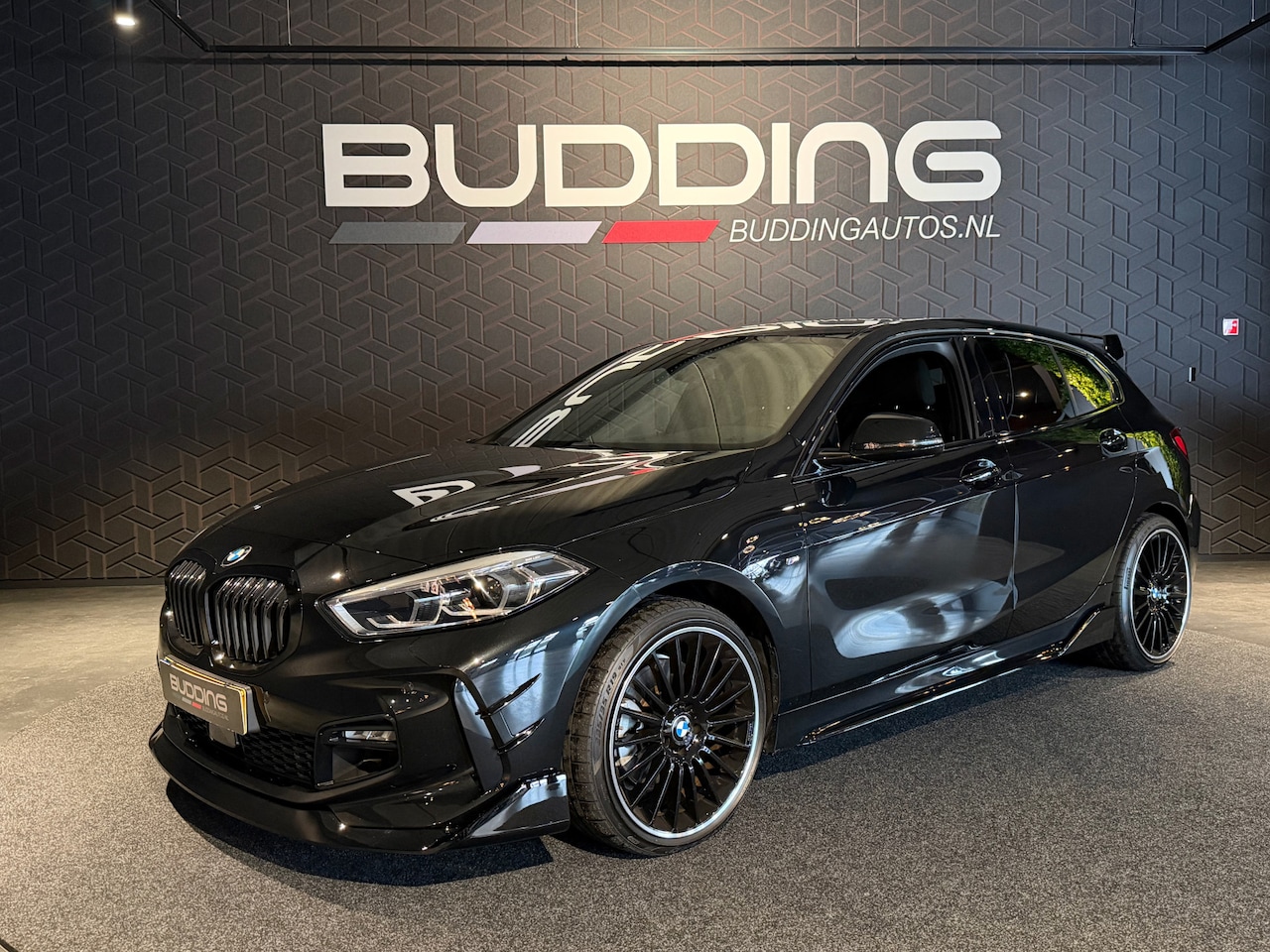 BMW 1-serie - 120i Business Ed | M-sport | Leder | CarPlay - AutoWereld.nl
