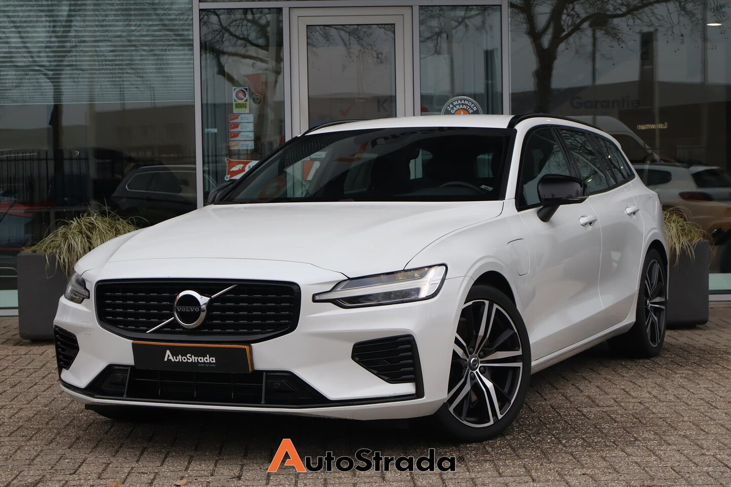 Volvo V60 - T6 340pk AWD R-DESIGN I Trekhaak I Stuur/stoelverwarming I Memory | ACC I Navi I Climate - AutoWereld.nl