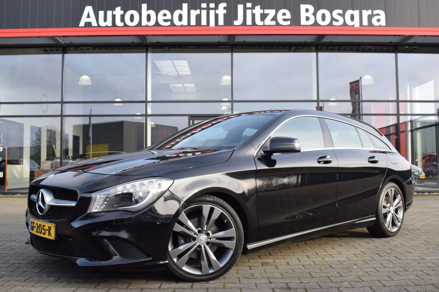 Mercedes-Benz CLA-klasse Shooting Brake - 180 Automaat Ambition Bi-Xenon | Half Leder | Full Map Navi | Sportstoelen | 18 Inch LMV - AutoWereld.nl