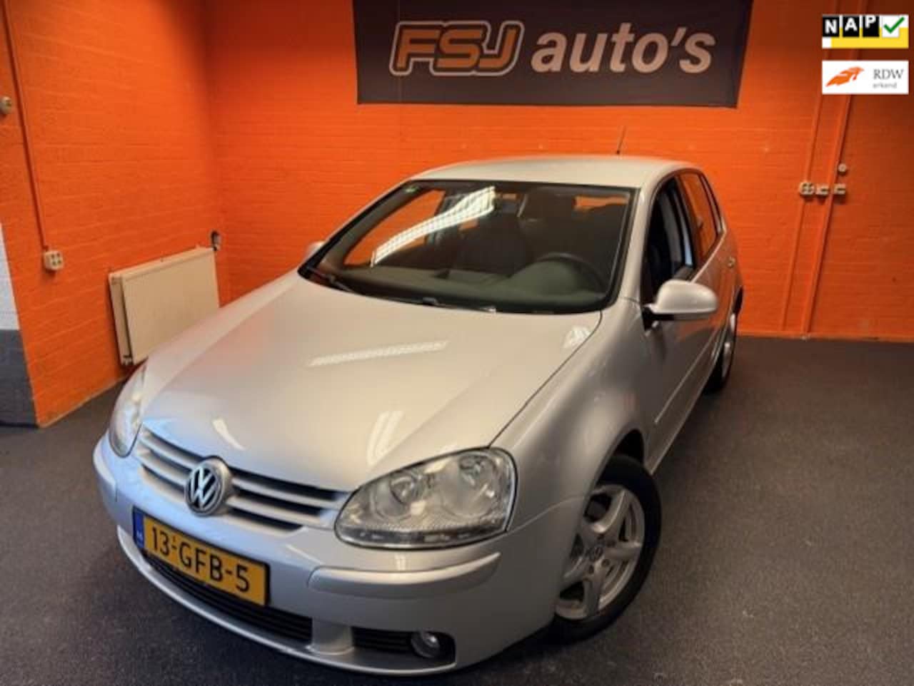 Volkswagen Golf - 1.6 FSI Trendline / Airco / APK tot 08-11-2026 - AutoWereld.nl