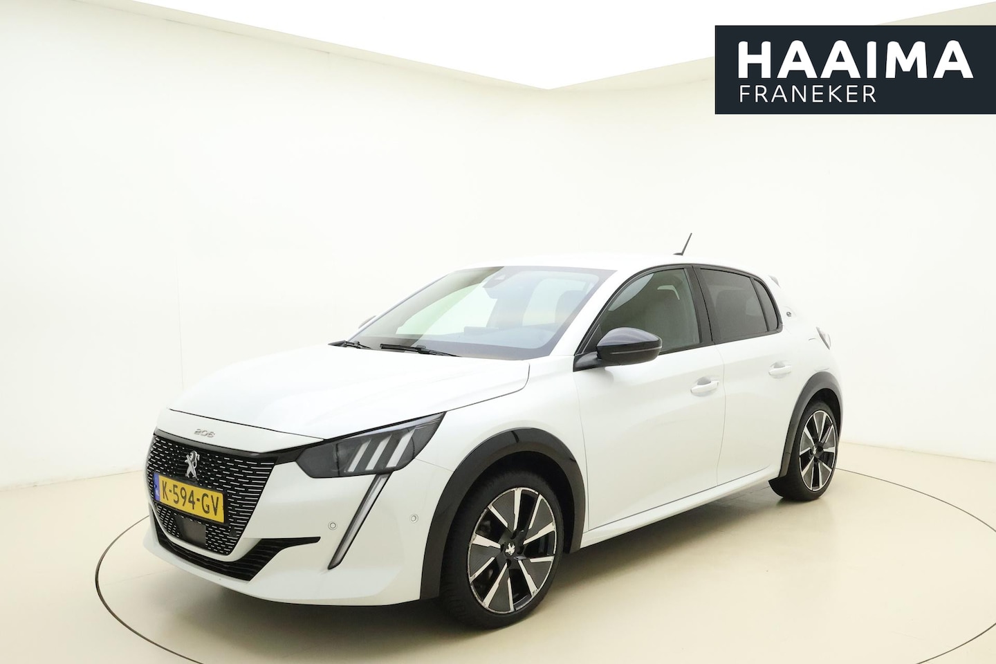Peugeot e-208 - EV GT Pack 50 kWh 136pk | Navigatie | Climate Control | Stoelverwarming | Camera | Getinte - AutoWereld.nl