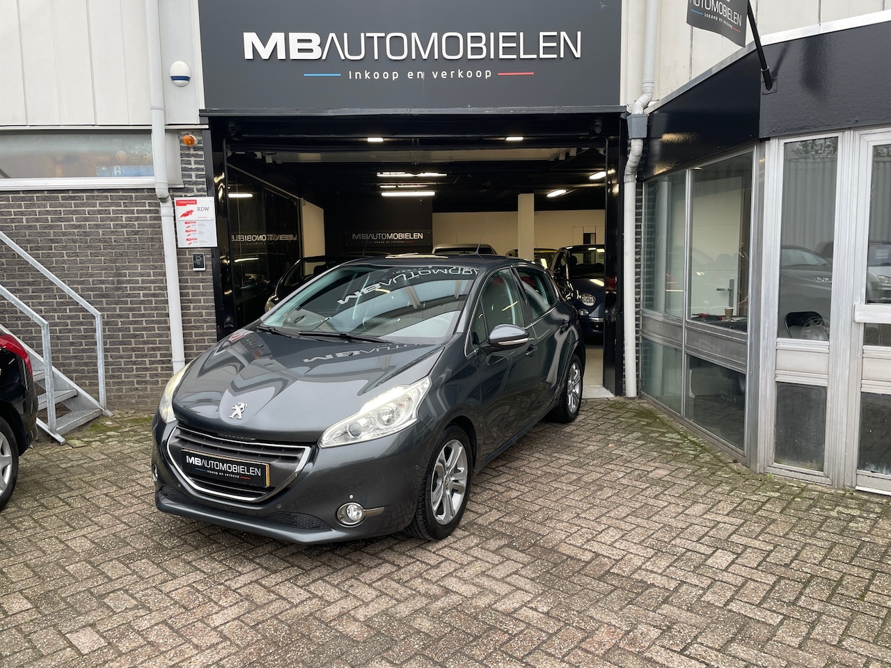 Peugeot 208 - 1.2 VTi Allure/Clima/APK//Carplay/NAP/LM Velgen/NAP!! - AutoWereld.nl