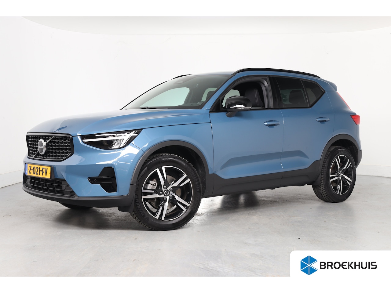 Volvo XC40 - 2.0 B4 Plus Dark Trekhaak wegklapbaar | Stoel/Stuur verwarming | Memory | Harmen Kardon | - AutoWereld.nl