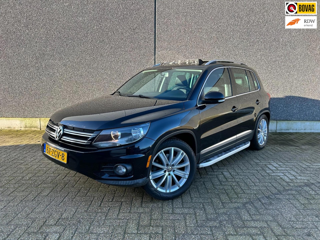 Volkswagen Tiguan - 2.0 TSI Sport&Style 4Motion | AUTOMAAT | PANO | TREKHAAK | A.CAMERA | NAVI | LEDER | BLUET - AutoWereld.nl