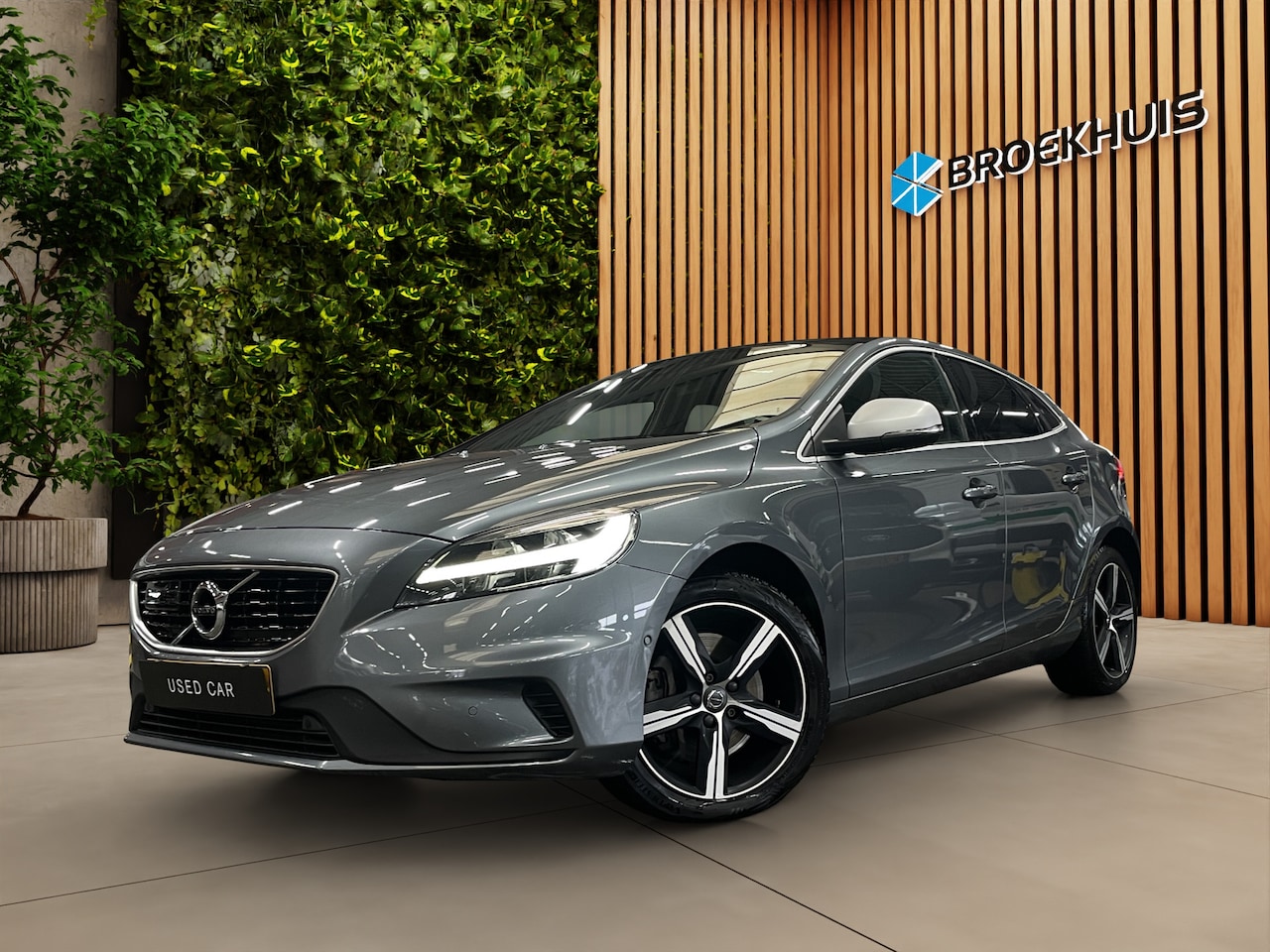 Volvo V40 - 1.5 T3 Polar+ Sport | Achteruitrijcamera | DAB ontvanger | Harman/Kardon audio - AutoWereld.nl