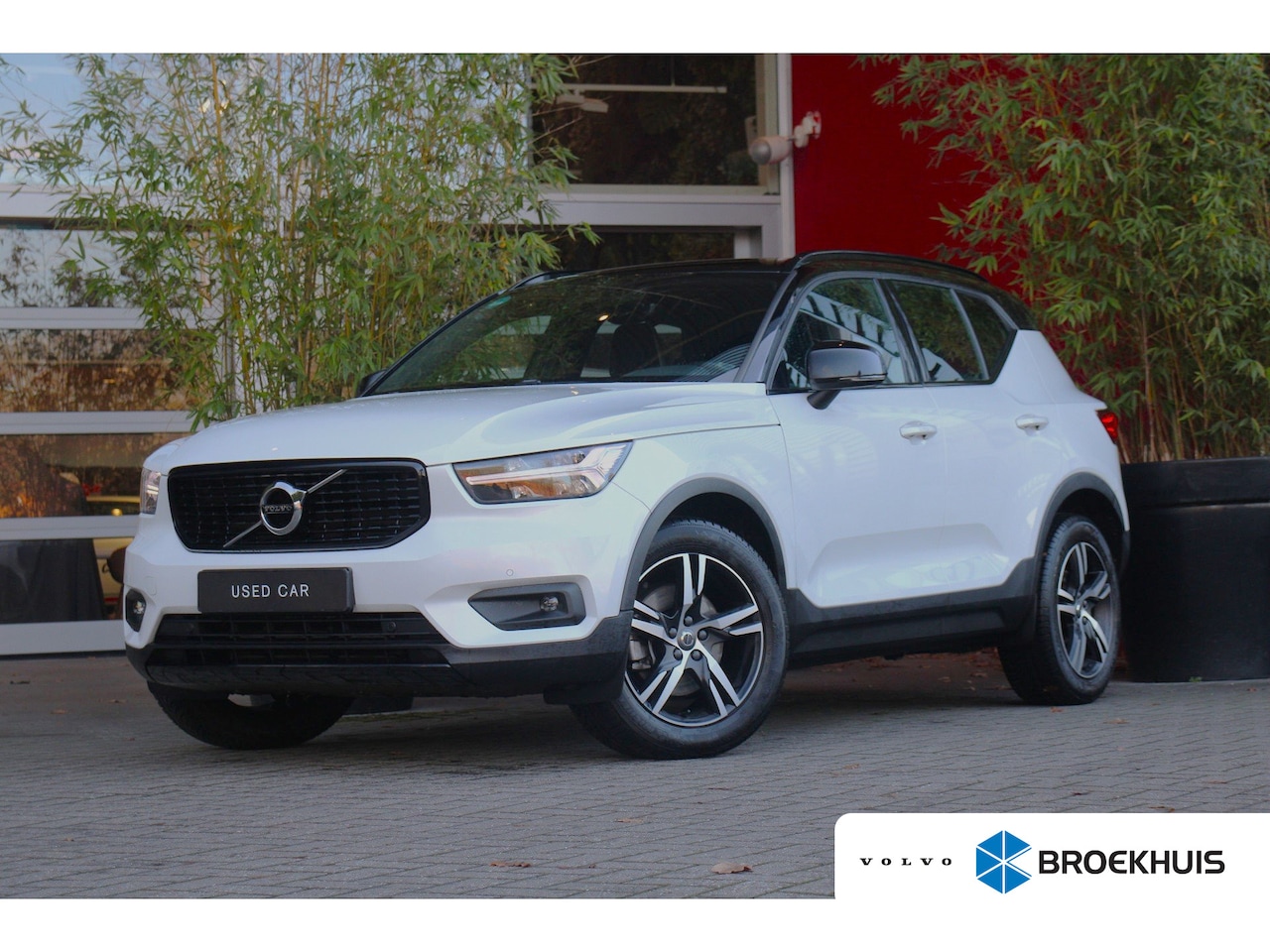 Volvo XC40 - 2.0 T4 AWD R-Design | Trekhaak | Stuur- en stoelverwarming | BLIS | Memory Seat | Adaptiev - AutoWereld.nl