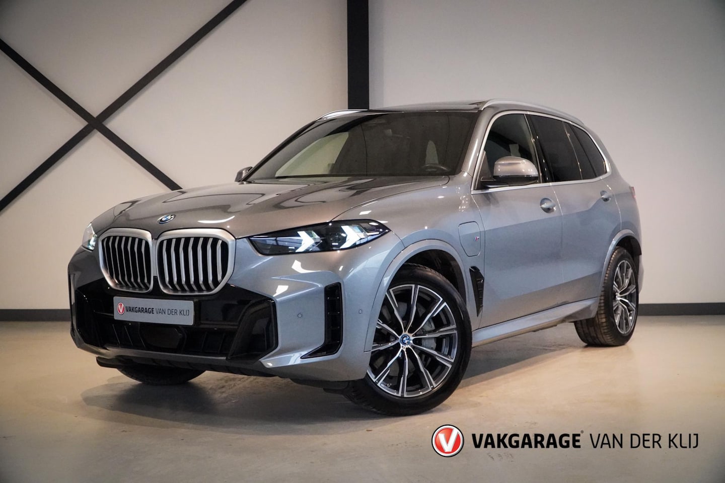 BMW X5 - XDrive50e M-Sport | Panorama | Trekhaak | Comfort Zetels | Stoelverwarming | Adapt. LED | - AutoWereld.nl