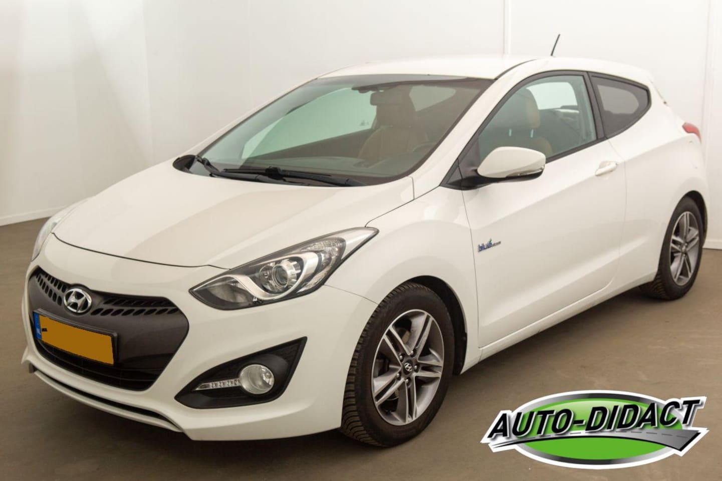 Hyundai i30 - I-30 1.6 GDI Clima Navi Camera i-Magine - AutoWereld.nl
