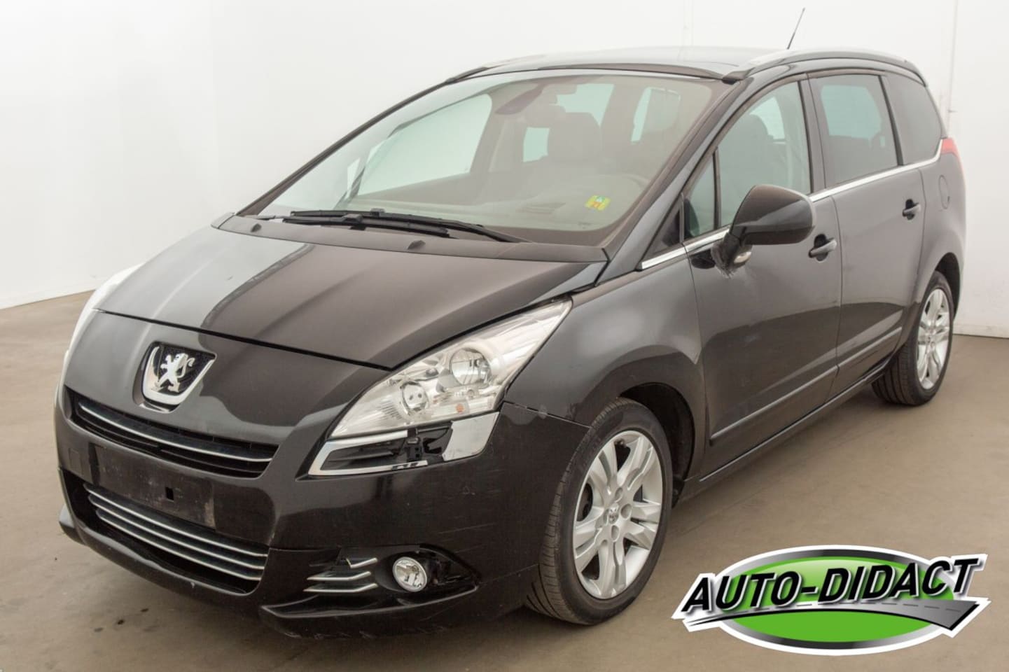 Peugeot 5008 - 1.6 HDi Clima Leder Pano 7p. - AutoWereld.nl