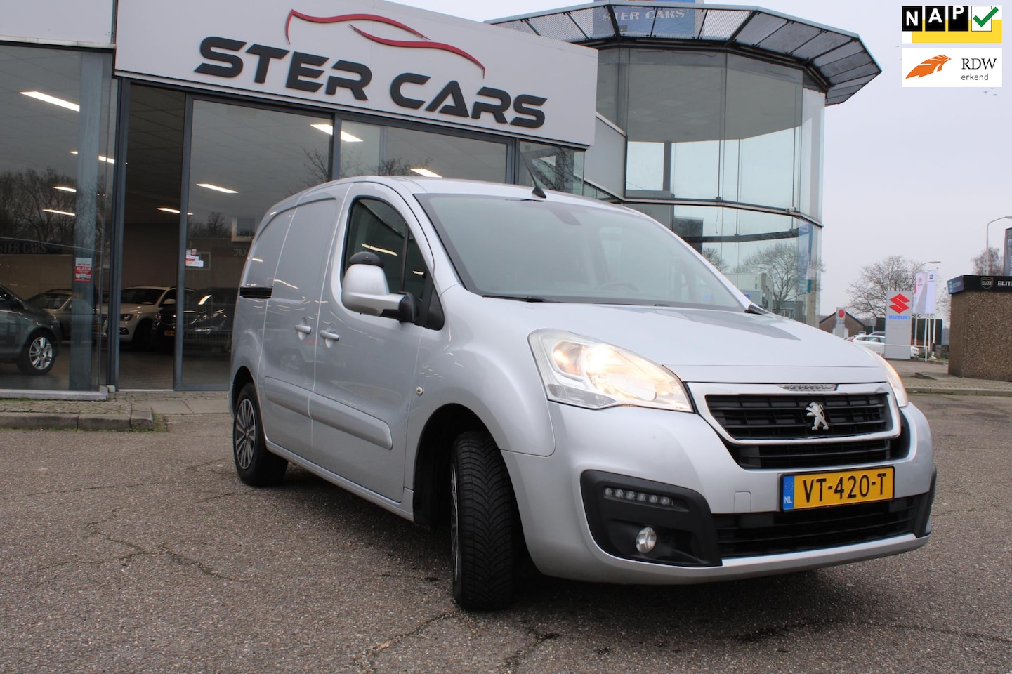 Peugeot Partner - 120 1.6 BlueHDi 100 L1 Première S&S, Automaat, Cruise Control, Camera, Navi - AutoWereld.nl