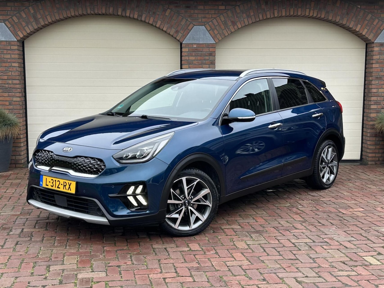 Kia Niro - 1.6 GDi Hybrid DynamicPlusLine Clima Camera JBL PDC Adap. Cruise - AutoWereld.nl
