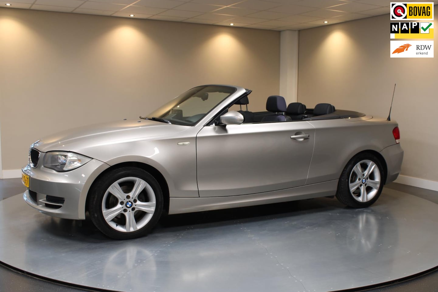 BMW 1-serie Cabrio - 118i High Executive *M-Stuur/Pook* Carplay|Stoelverw.|Cruise|NAP - AutoWereld.nl