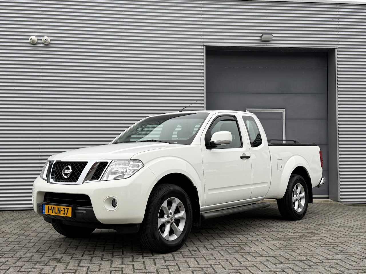 Nissan Navara - 2.5 dCi XE King Cab 2.5 dCi XE King Cab - AutoWereld.nl