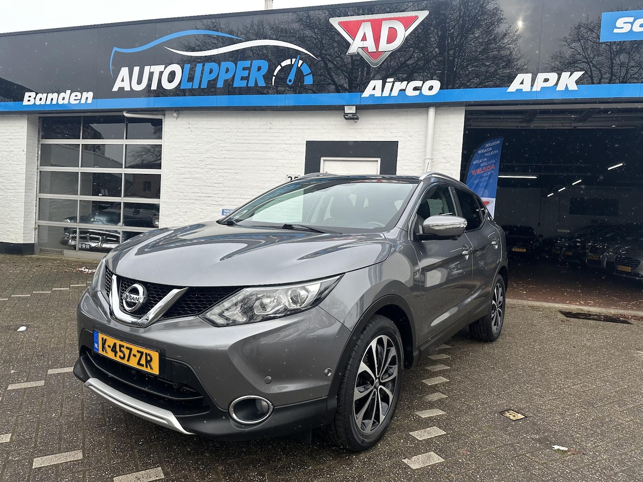 Nissan Qashqai - 1.2 Tekna /Nieuwe apk bij aflevering/Navi/Pano/Lm velgen/Trekhaak/Leder - AutoWereld.nl