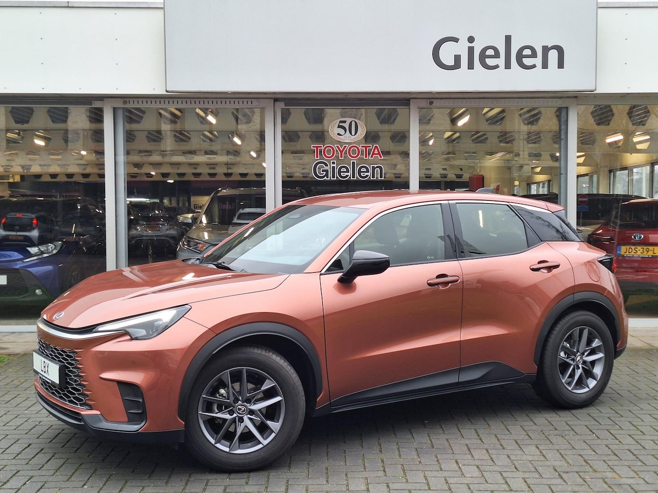 Lexus LBX - 1.5 Comfort & Safety Pack | Dodehoekherkenning, Parkeersensoren, Keyless, Stoelverwarming, - AutoWereld.nl