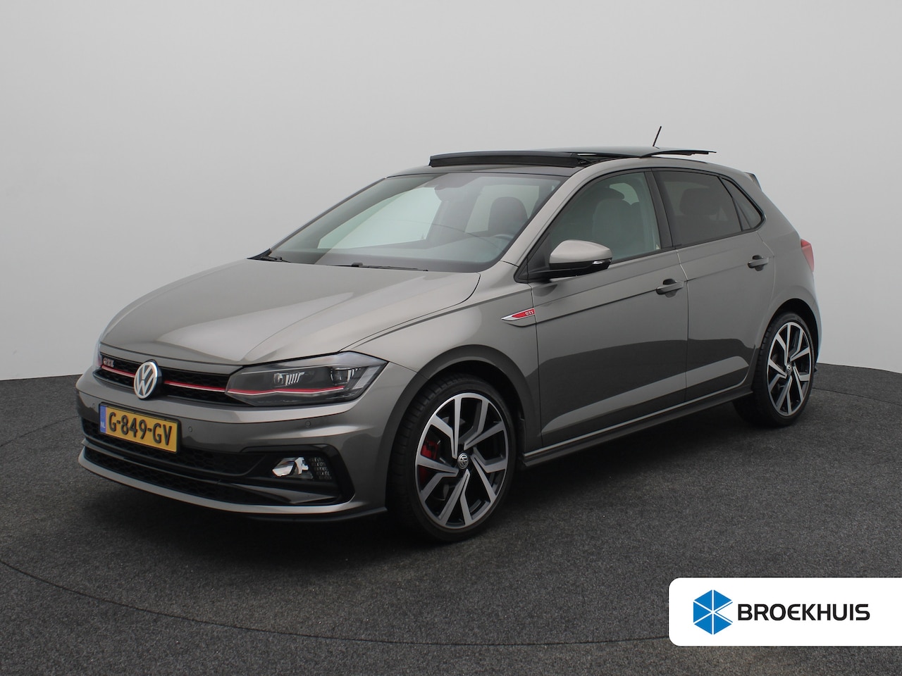 Volkswagen Polo - 2.0 TSI GTI | Achteruitrijcamera | Airco (automatisch) | Armsteun voor - AutoWereld.nl