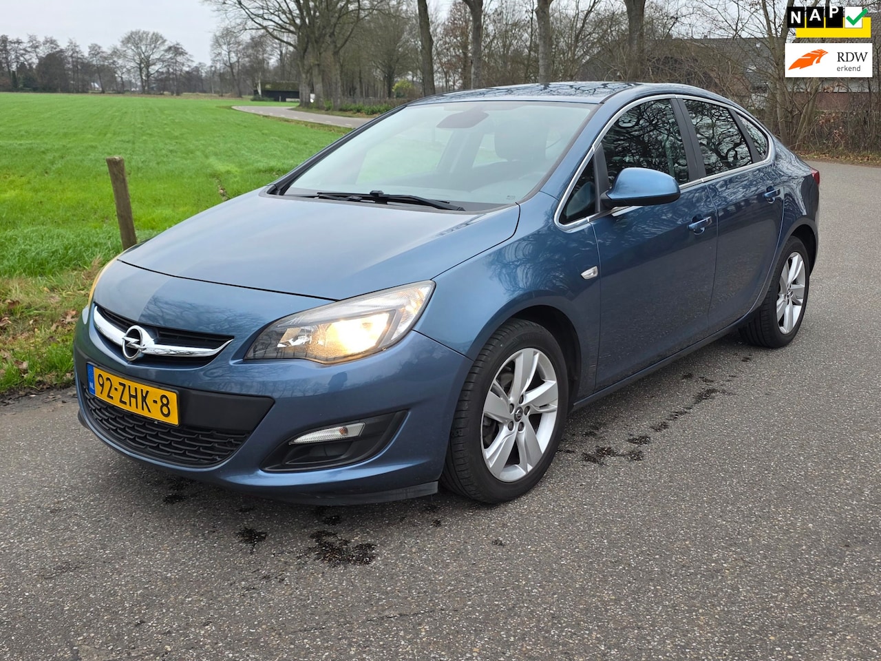 Opel Astra - 1.4 Turbo Cosmo Zeer nette auto | 5drs | nw apk | airco | cruise |pdc | - AutoWereld.nl