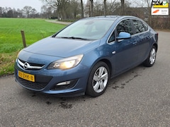 Opel Astra - 1.4 Turbo Cosmo Zeer nette auto | 5drs | nw apk | airco | cruise |pdc |