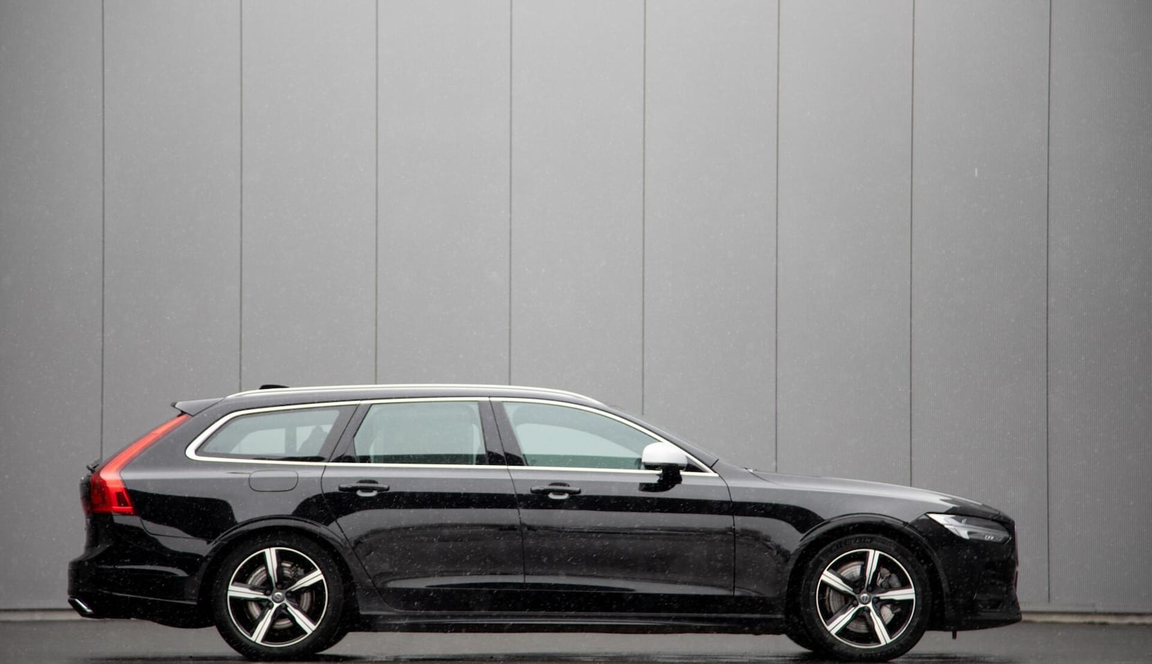Volvo V90 - 2.0 T4 Business Sport 190PK|H/K Audio|Leer|Trekhaak|DAB+|LED - AutoWereld.nl