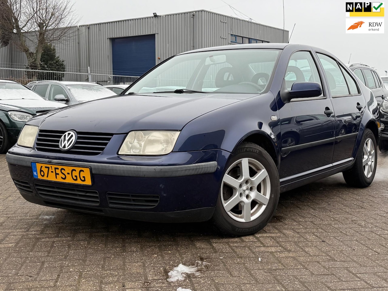 Volkswagen Bora - 1.6 Trendline | Keurige auto - AutoWereld.nl