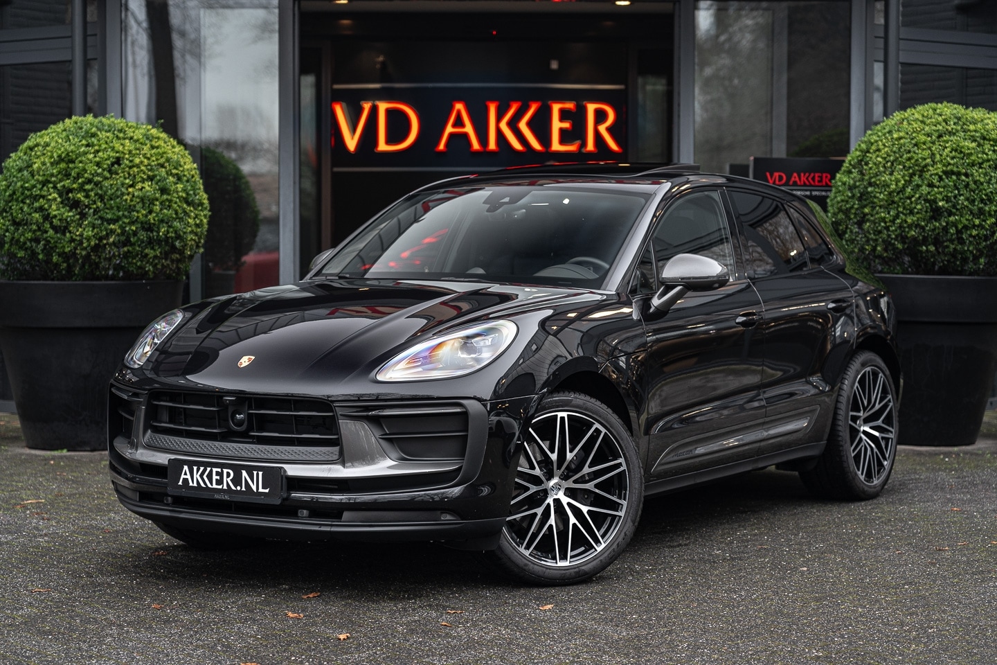 Porsche Macan - T 2.0 Luchtvering | Sportuitlaat | Stoelkoeling | Pano.dak | ACC | 21 Inch - AutoWereld.nl