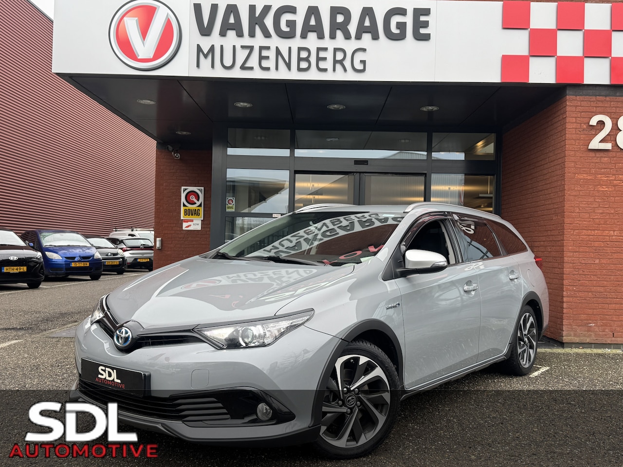 Toyota Auris Touring Sports - 1.8 Hybrid Dynamic // NAVI // CLIMA // CRUISE // TREKHAAK // CAMERA // DAB RADIO // - AutoWereld.nl