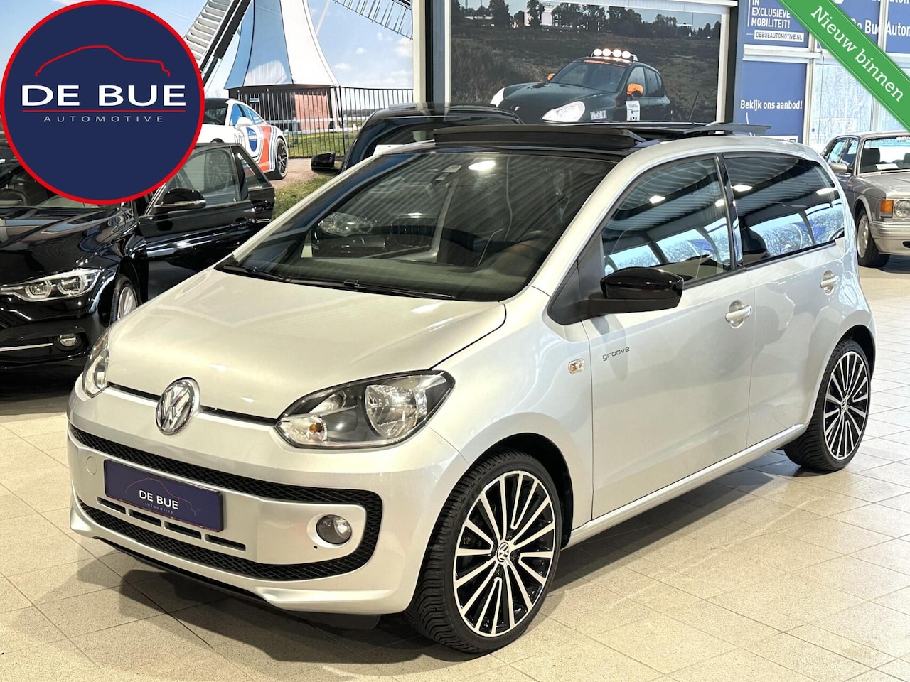 Volkswagen Up! - 1.0 75Pk Groove Up!|1ste Eig|Panoramadak|Leder|Stoelverwarming|Fender Audio|Cruise Control - AutoWereld.nl