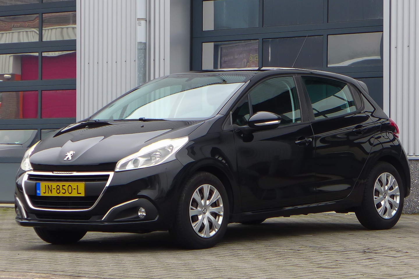 Peugeot 208 - 1.2 PureTech Blue Lion Rijklaarprijs! | 12 Maanden Garantie | Onderhoudsbeurt | Nieuwe APK - AutoWereld.nl