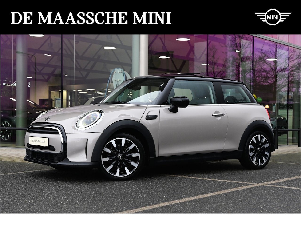 MINI Cooper - Hatchback Classic / Panoramadak / Sportstoelen / Achteruitrijcamera / Comfort Access / Stu - AutoWereld.nl