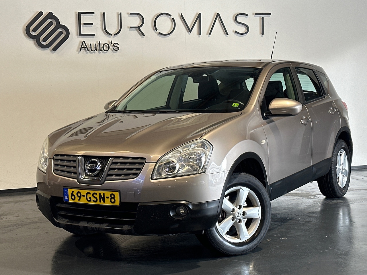 Nissan Qashqai - 2.0 Acenta Automaat Airco Panoramadak Trekhaak Nieuw apk - AutoWereld.nl